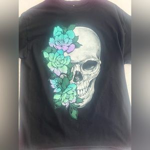 Unisex Black Graphic T-Shirt in Size Large